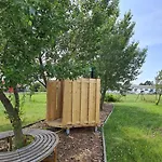 مكان تخييم Louise's Camper