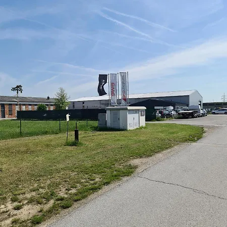 Louise's Camper Campsite Neusiedl an der Zaya