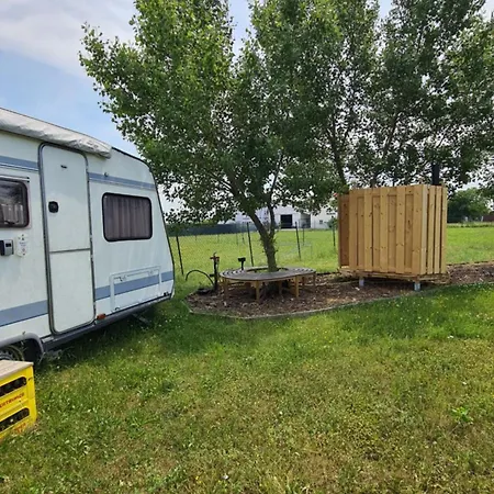 Kemping Louise's Camper Neusiedl an der Zaya